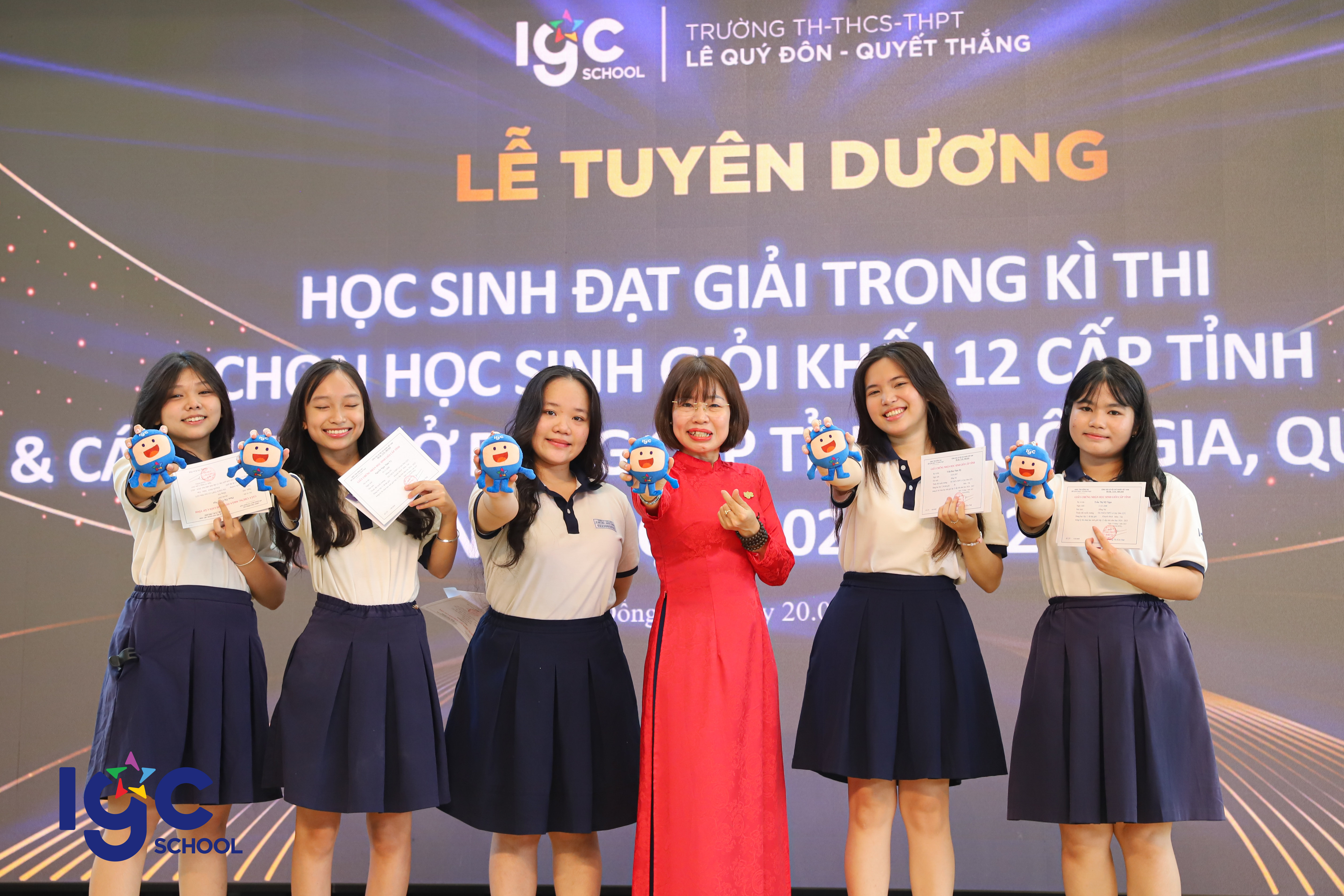 LỄ VINH DANH HỌC SINH ĐẠT GIẢI TRONG CÁC CUỘC THI MỞ RỘNG