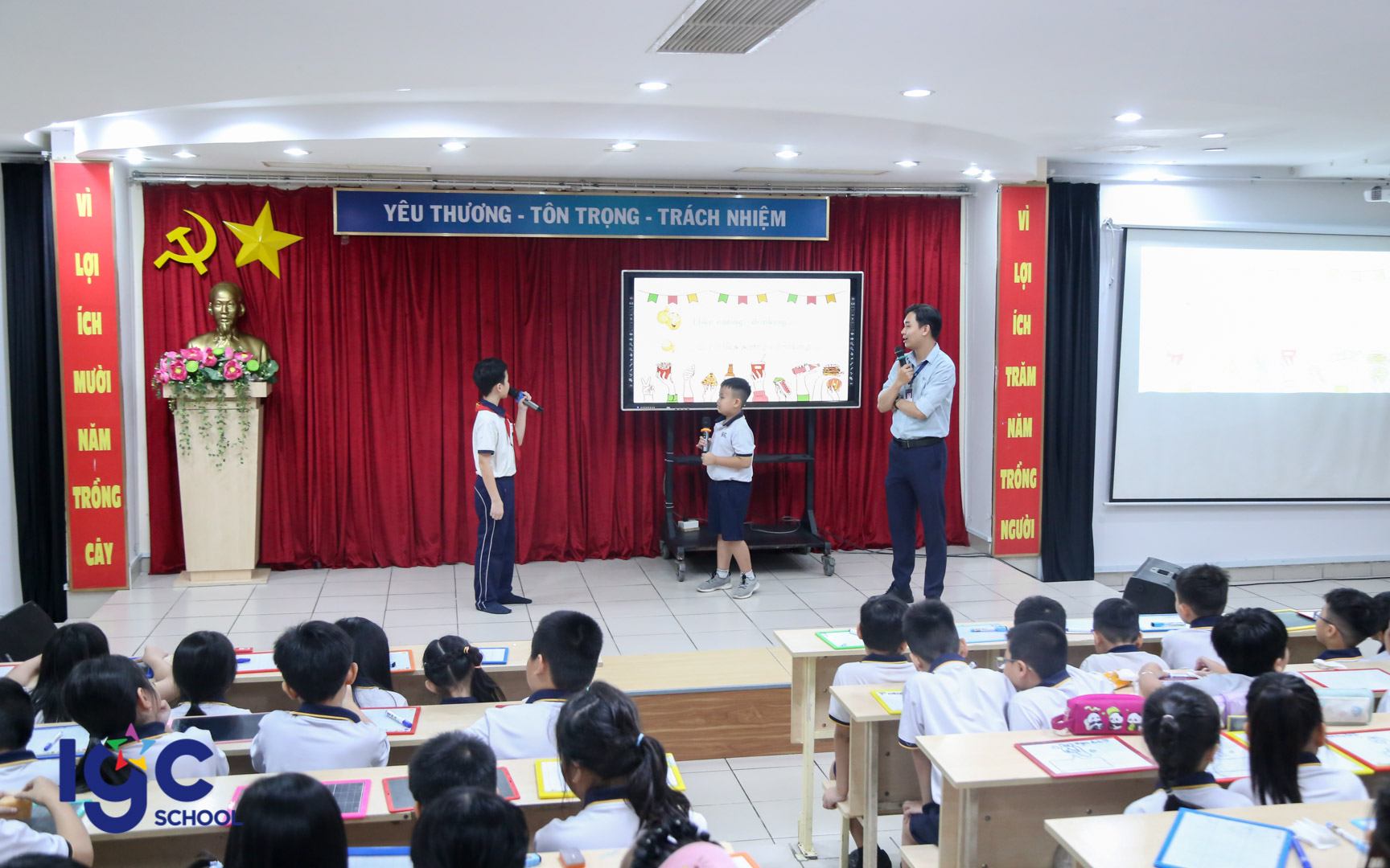 CÂU LẠC BỘ TIẾNG ANH VỚI CHỦ ĐỀ "FOOD & DRINK"