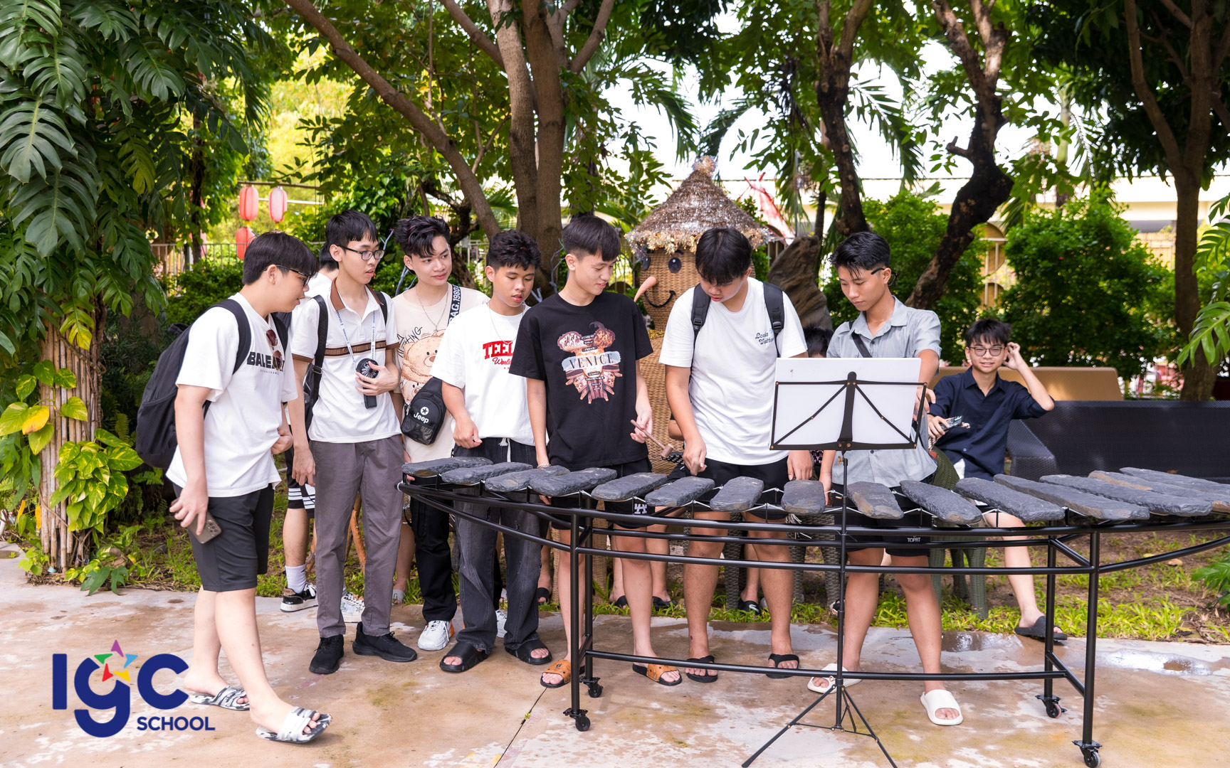 HOẠT ĐỘNG HỌC TẬP TRẢI NGHIỆM - KHỐI 11