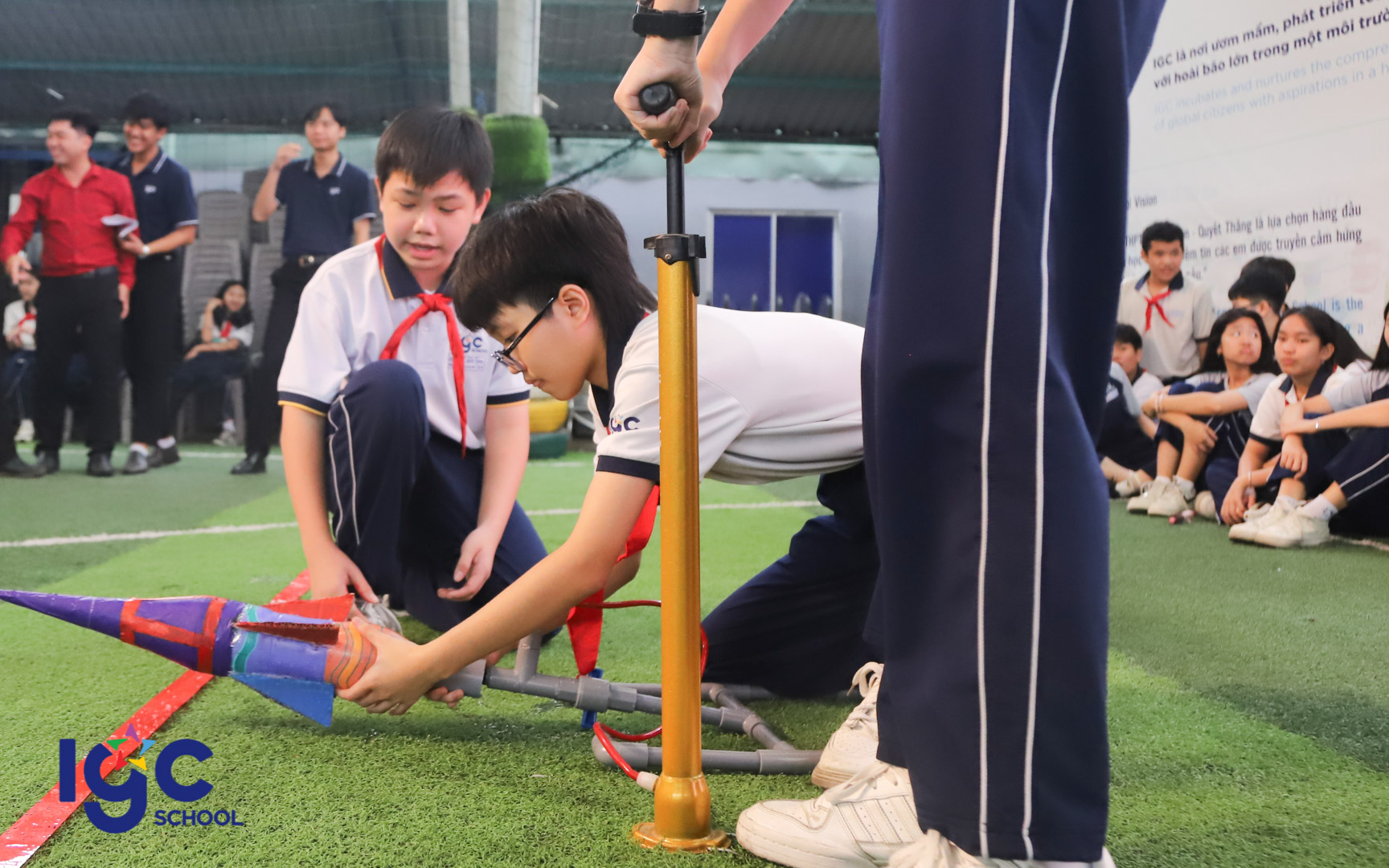 TRẢI NGHIỆM SÁNG TẠO BẮN TÊN LỬA NƯỚC