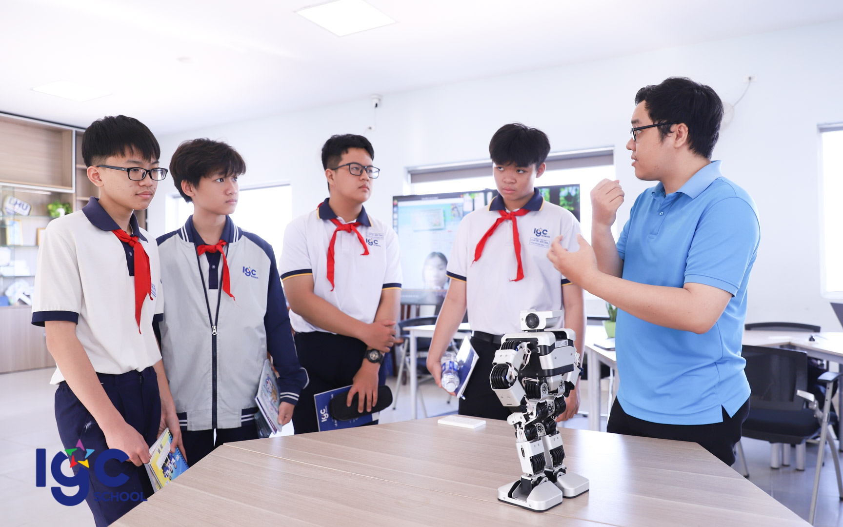 TRẢI NGHIỆM CÔNG NGHỆ TẠI ĐẠI HỌC LẠC HỒNG