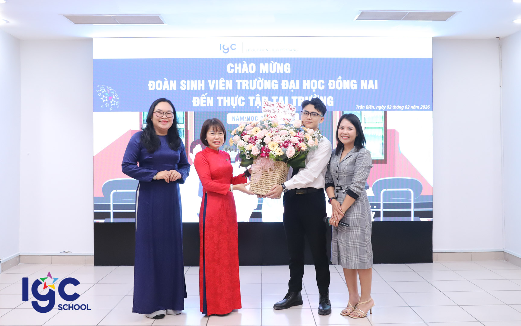 ĐÓN ĐOÀN SINH VIÊN THỰC TẬP SƯ PHẠM
