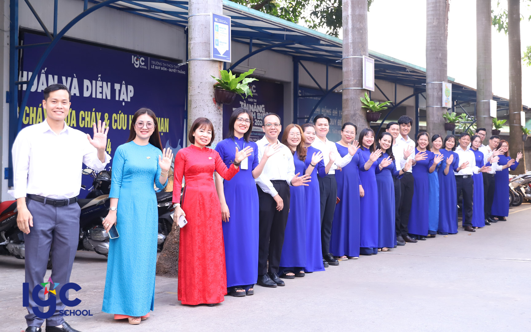 CHÀO ĐÓN HỌC SINH TRỞ LẠI TRƯỜNG SAU KÌ NGHỈ TẾT