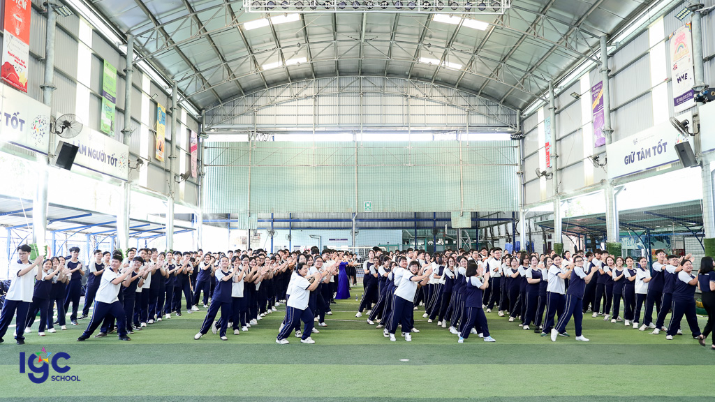KHỎE MẠNH ĐỂ SỐNG TỐT - HÀNH TRÌNH KHỞI ĐẦU ĐẦY NĂNG LƯỢNG CỦA KHỐI 11