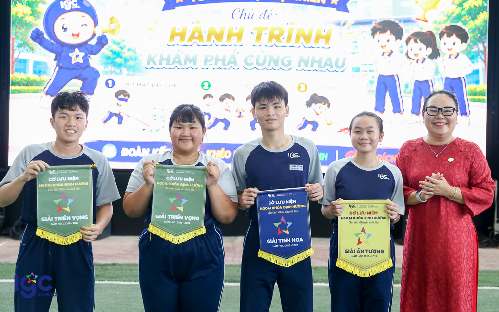 TRÒ CHƠI DÂN GIAN KHỐI 11 - LAN TỎA TINH THẦN ĐỒNG ĐỘI VÀ GẮN KẾT TẬP THỂ