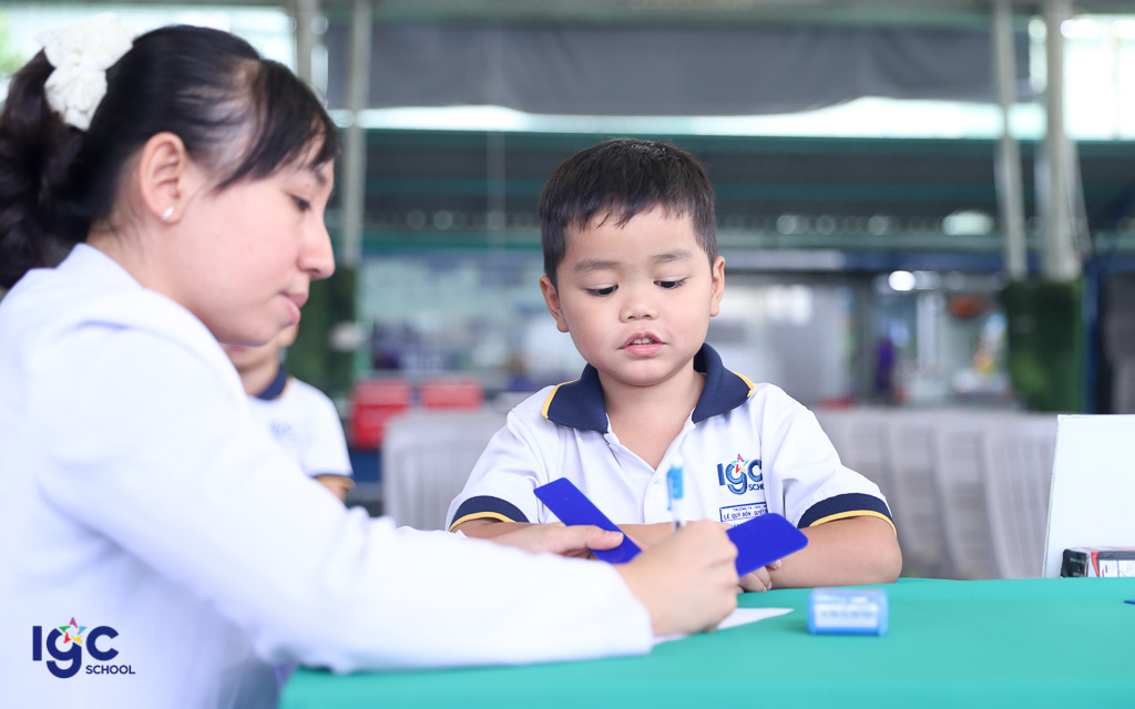 KHÁM SỨC KHỎE HỌC ĐƯỜNG - ĐỒNG HÀNH CÙNG CON KHÔN LỚN