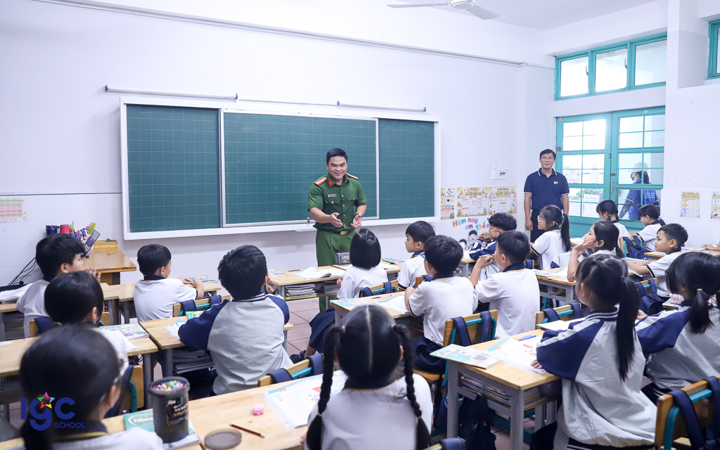 TẬP HUẤN PHÒNG CHÁY CHỮA CHÁY VÀ CỨU HỘ CỨU NẠN TẠI TRƯỜNG LÊ QUÝ ĐÔN - QUYẾT THẮNG