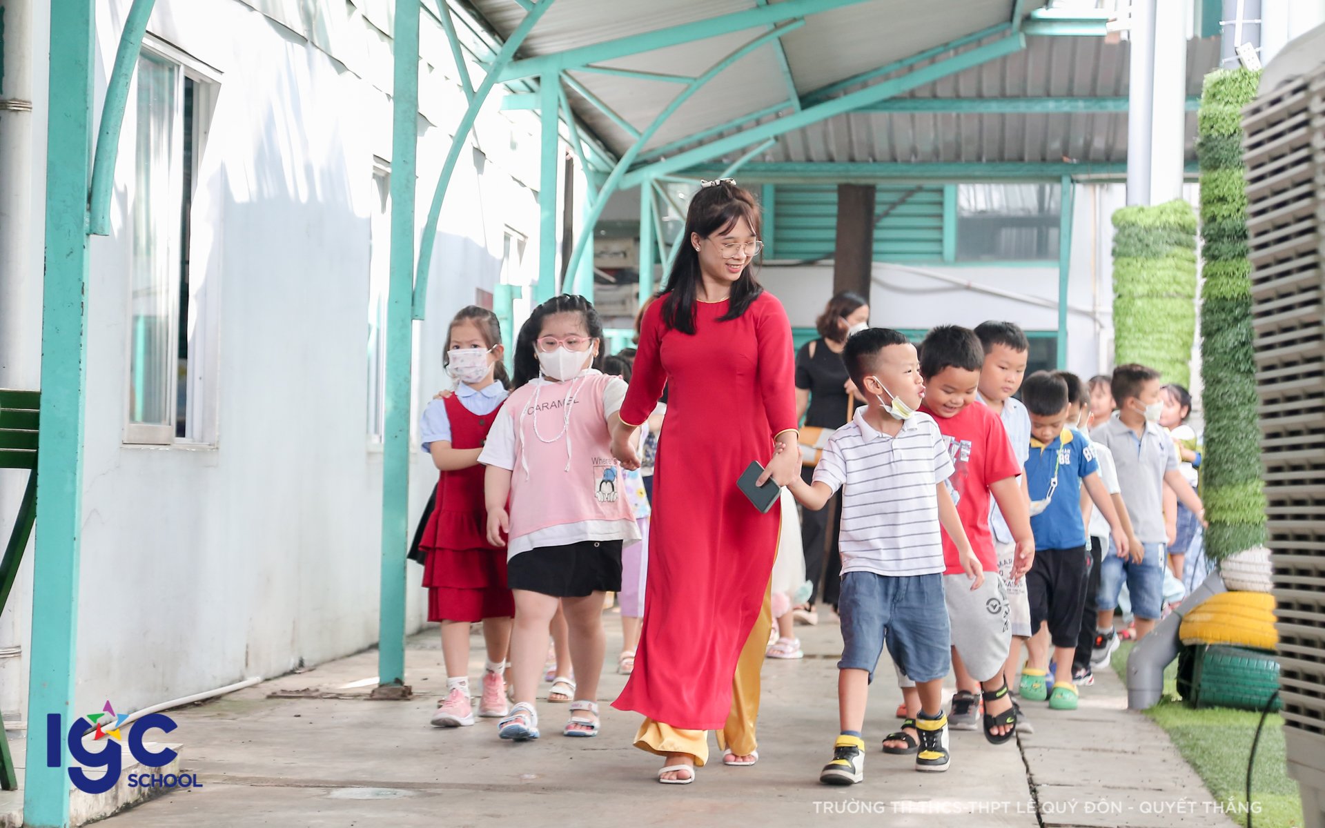 NGÀY BÉ ĐẾN TRƯỜNG